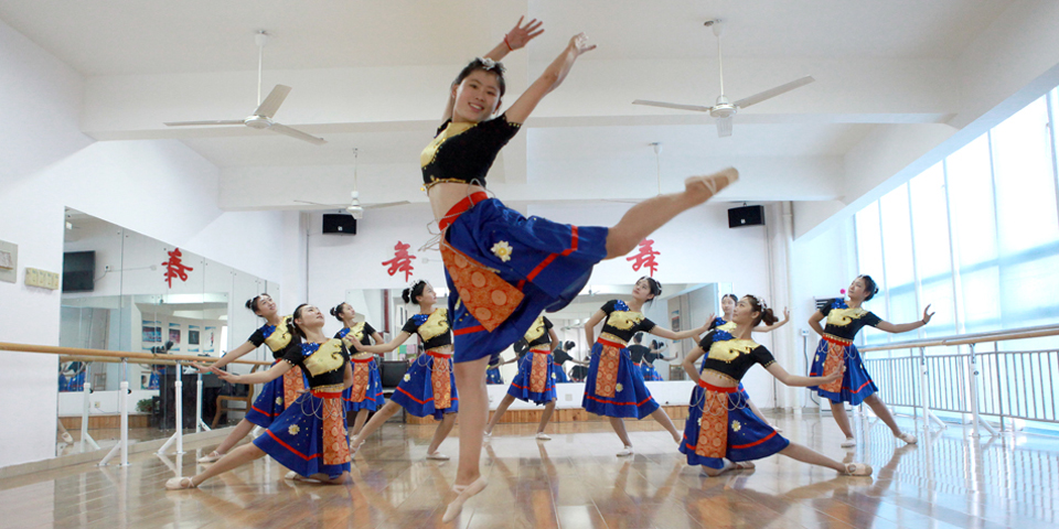 蓝狮在线平台代理院系风采——文化传媒系